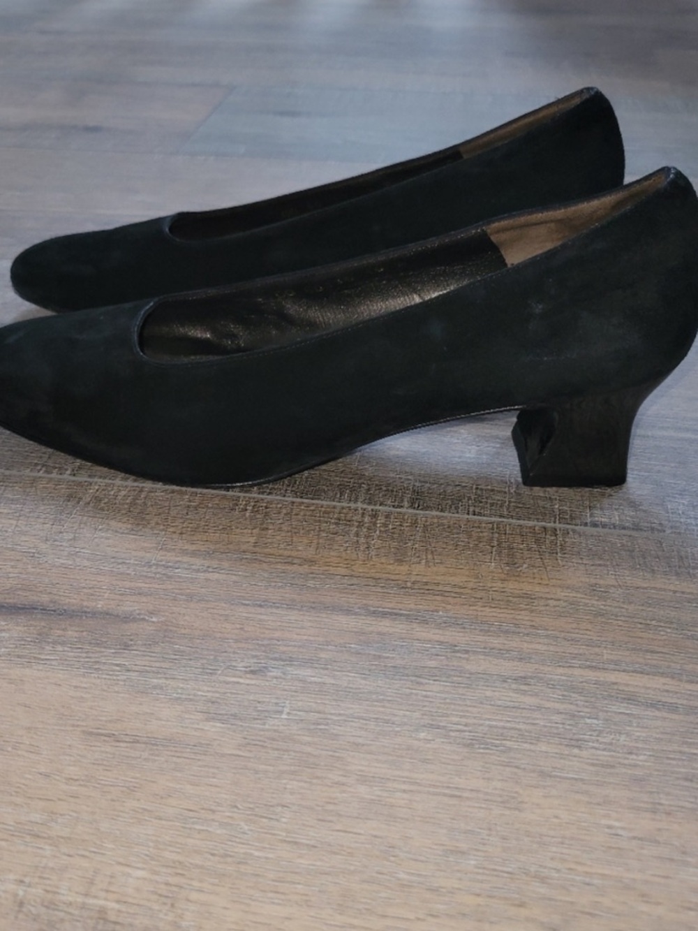 Salvatore Ferragamo Black Suede Women's Flats - Picture 2 of 11
